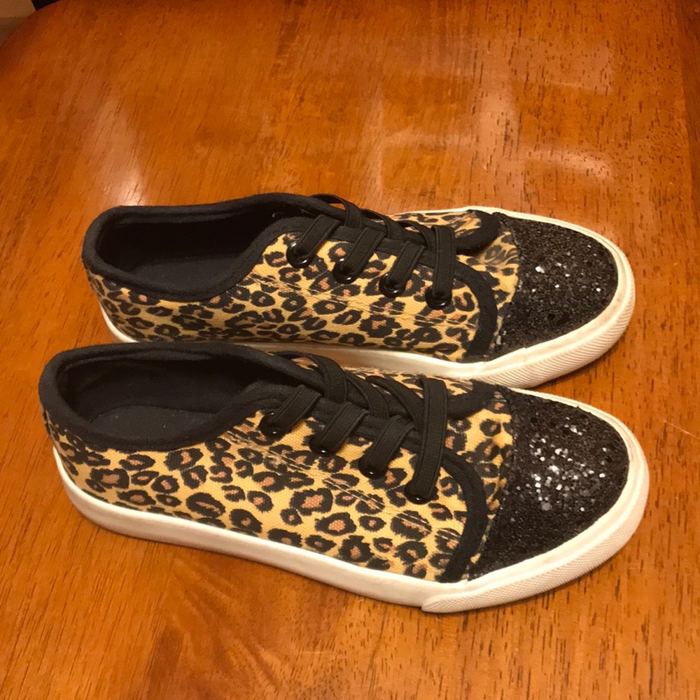 Girls sneakers